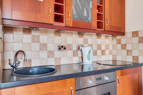 48 Falcon Way, London, E14 9UP