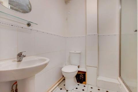 48 Falcon Way, London, E14 9UP