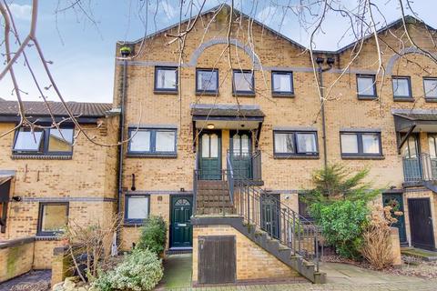 48 Falcon Way, London, E14 9UP