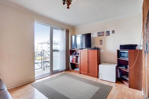 48 Falcon Way, London, E14 9UP
