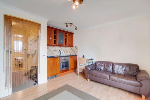 48 Falcon Way, London, E14 9UP