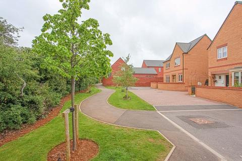 4 bedroom detached house for sale, George Parish Road, Banbury - Garage and large driveway