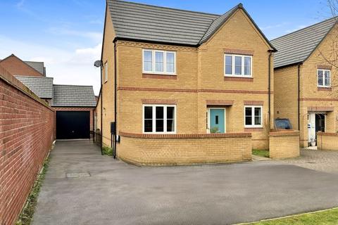 George Parish Road, Banbury - Garage and large driveway