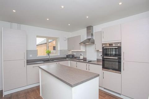 undefined, George Parish Road, Banbury - Garage and large driveway
