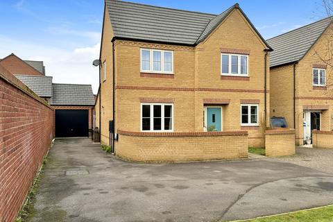 George Parish Road, Banbury - Garage and large driveway