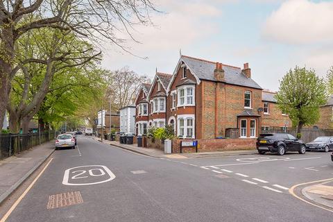 4 bedroom detached house to rent, Fairfield Road, Kingston Upon Thames