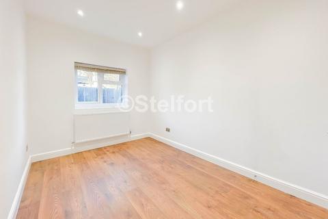 2 bedroom apartment to rent, Squires Lane, London, N3