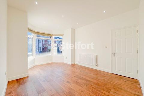2 bedroom apartment to rent, Squires Lane, London, N3