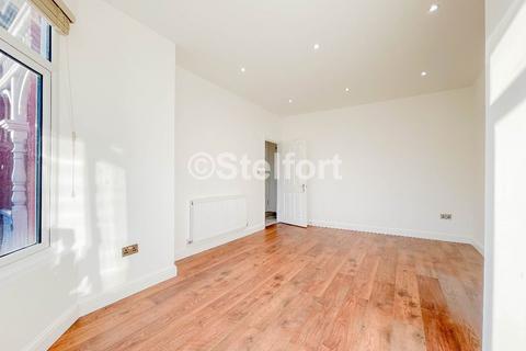 2 bedroom apartment to rent, Squires Lane, London, N3