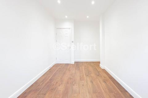 2 bedroom apartment to rent, Squires Lane, London, N3