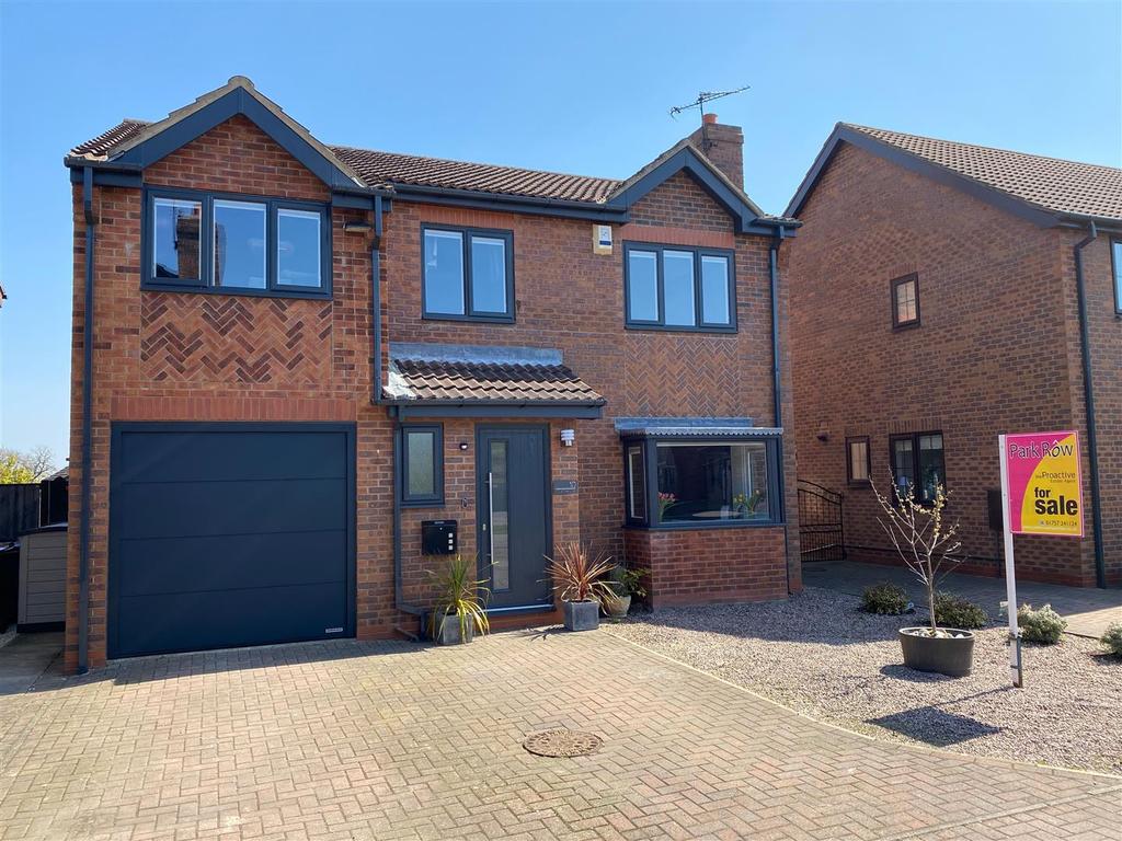 Pine Tree Close, Thorpe Willoughby, Selby 4 bed detached house £300,000