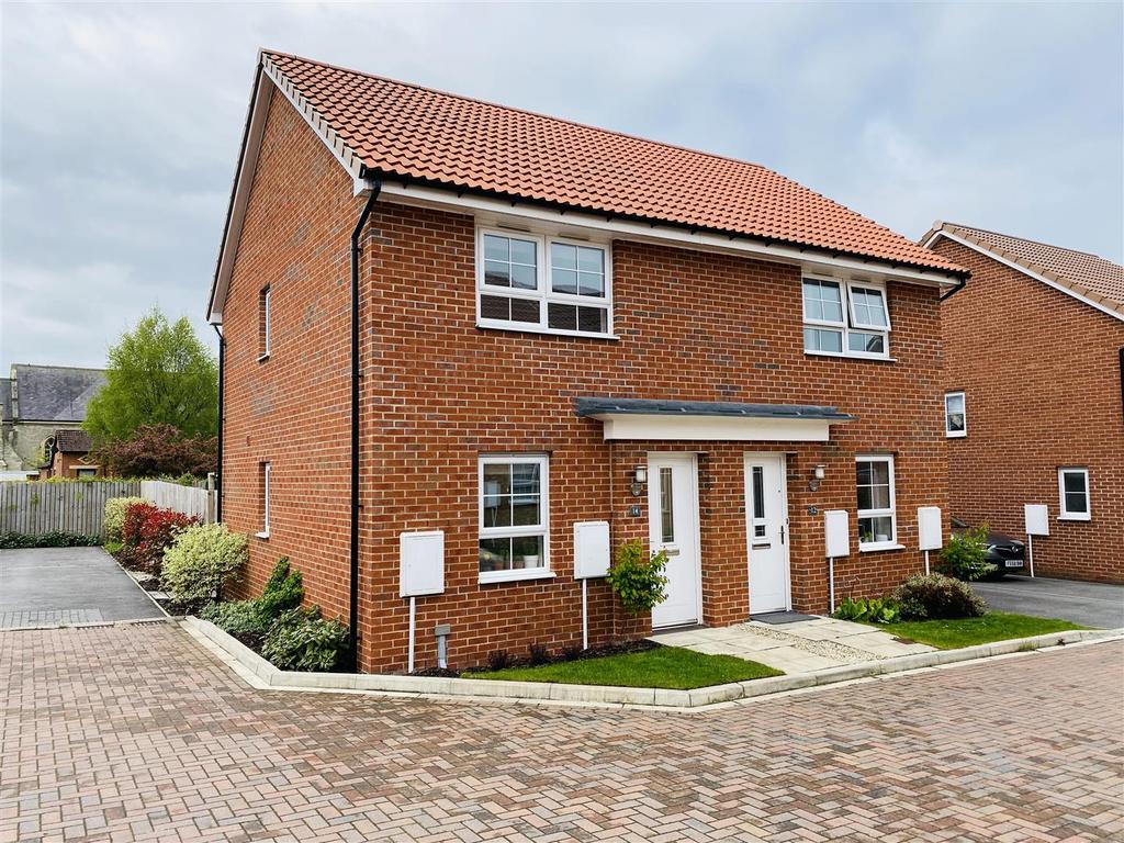 Shire Green, Carlton, Goole 2 bed semidetached house £160,000