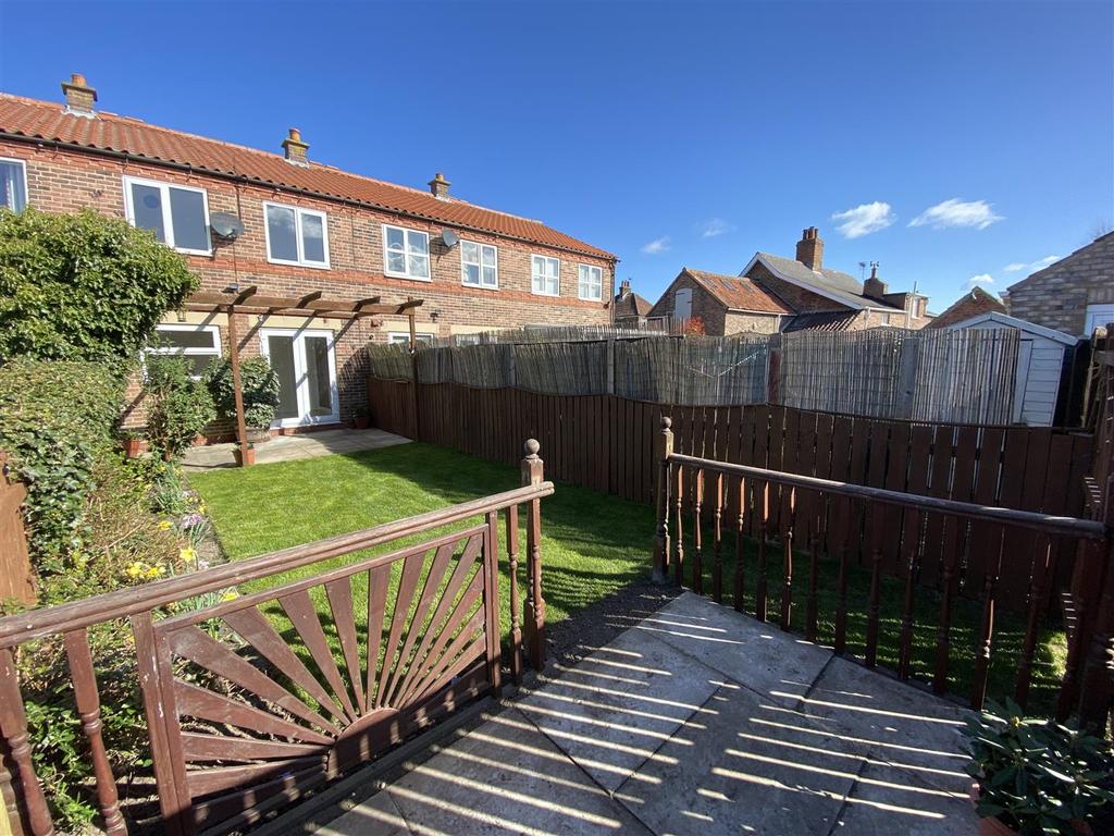 Kelfield Road, Riccall, York 2 bed terraced house £180,000