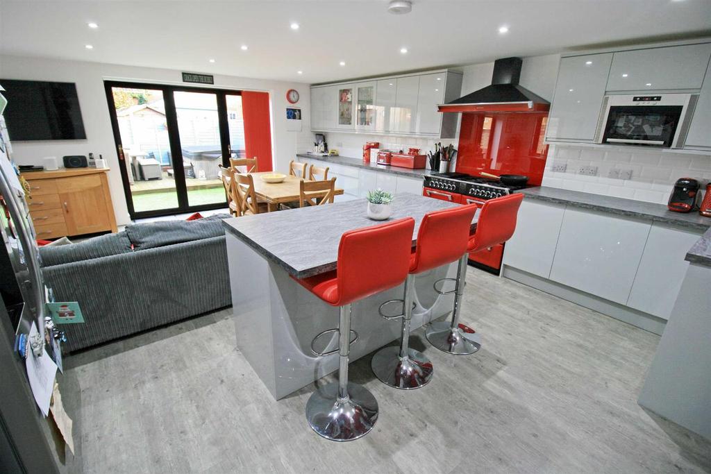 Lavender Drive, Spalding 3 bed detached house £325,000