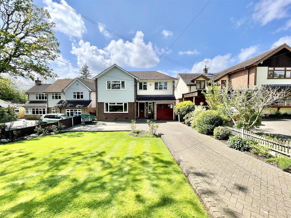 Park Lane, Ramsden Heath, Billericay 5 bed detached house £1,000,000