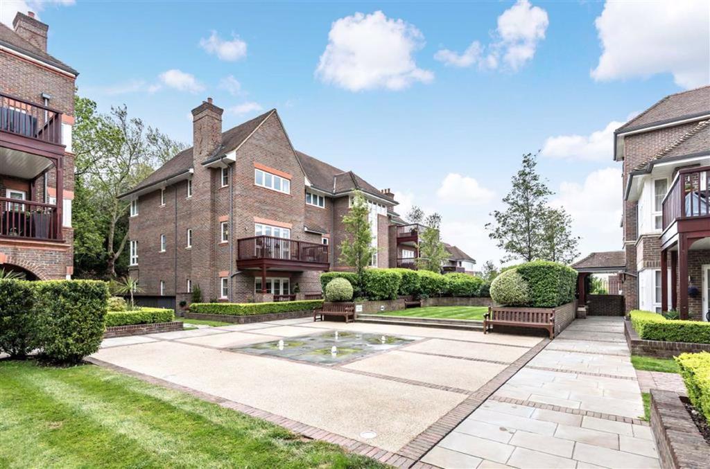 Hammers Lane, Mill Hill 2 bed flat £1,325,000