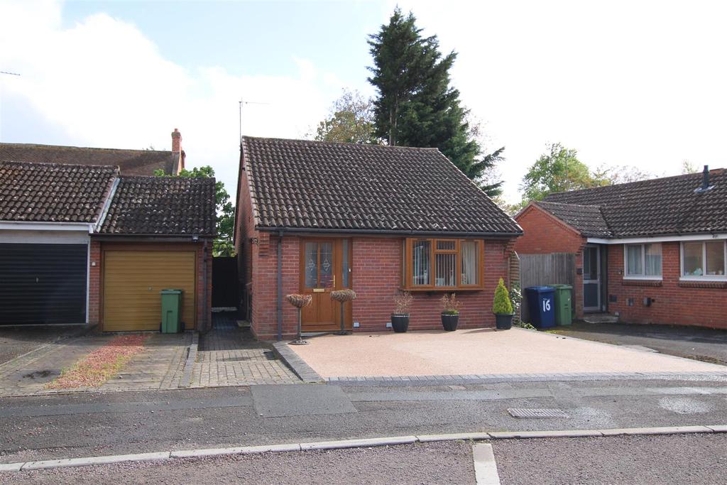 Bowler Road, Northway, Tewkesbury 2 bed bungalow £895 pcm (£207 pw)