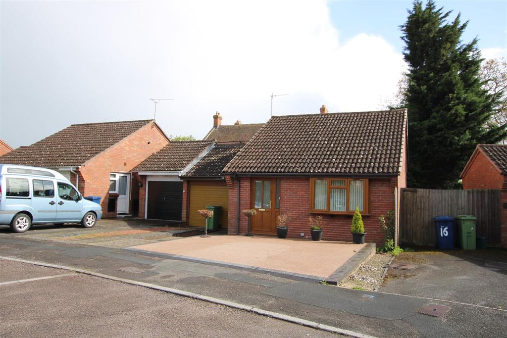 Bowler Road, Northway, Tewkesbury 2 bed bungalow £895 pcm (£207 pw)