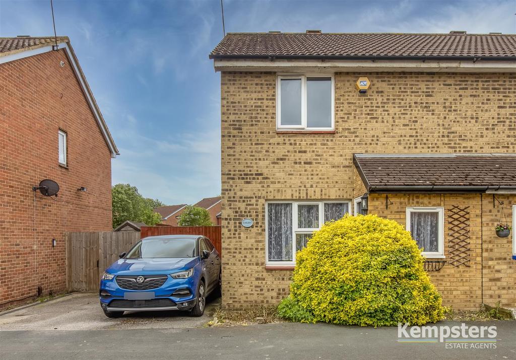 Helleborine, Badgers Dene, Grays 3 bed semidetached house £375,000