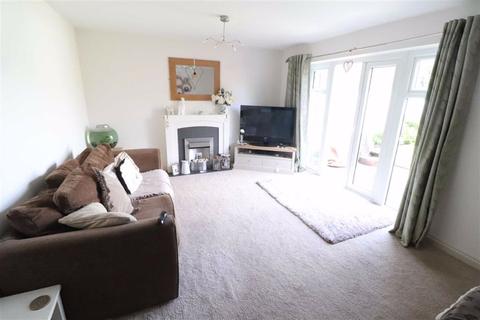 8 Arncliffe Way, Warwick, CV34 5XZ