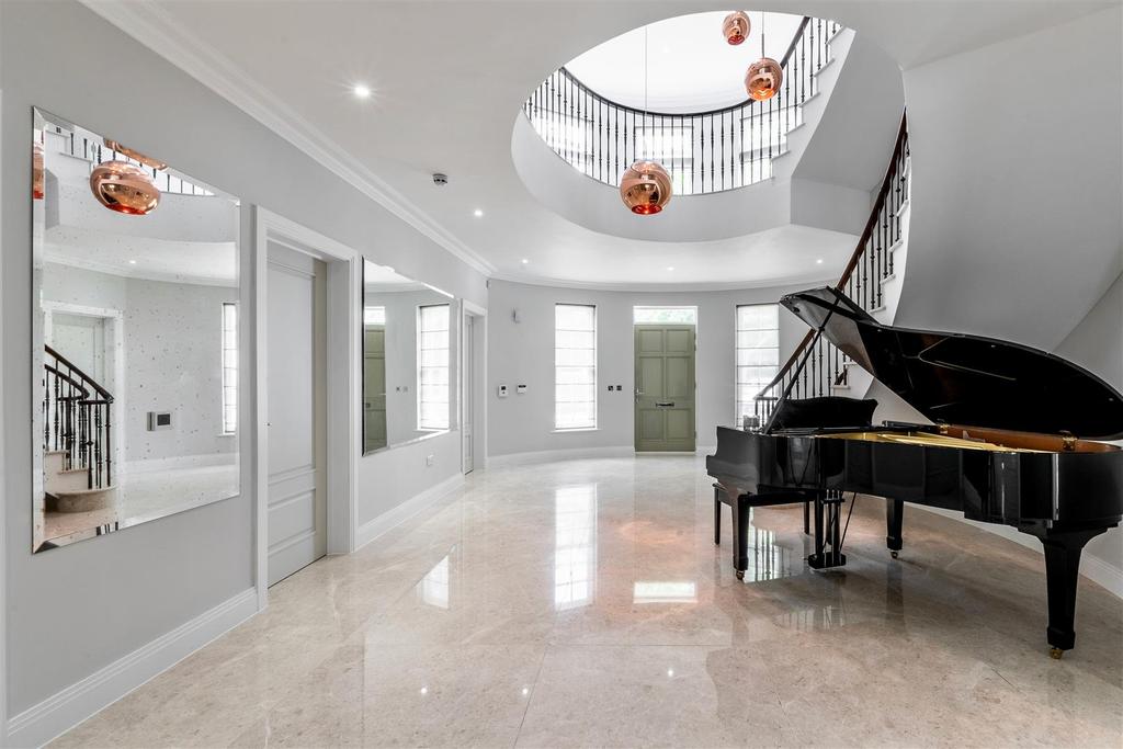 Entrance Hall  7.jpg