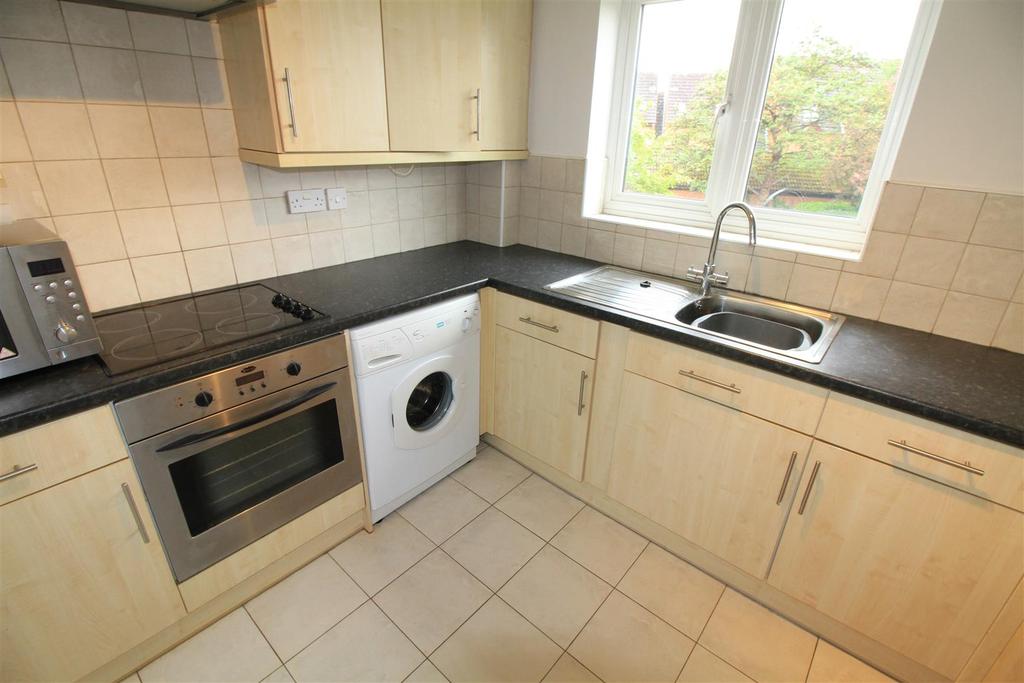 Flamingo Court, Castle Marina, Nottingham 2 bed duplex £750 pcm (£173 pw)