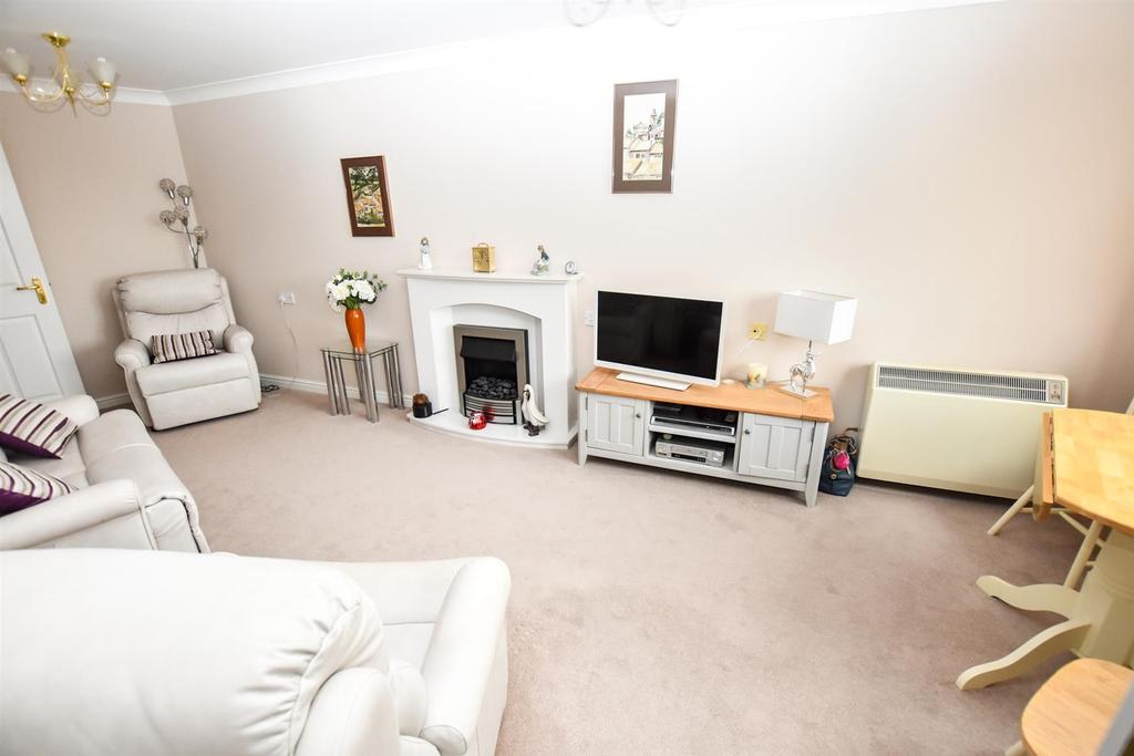 Tylers Ride, South Woodham Ferrers 2 bed retirement property £220,000