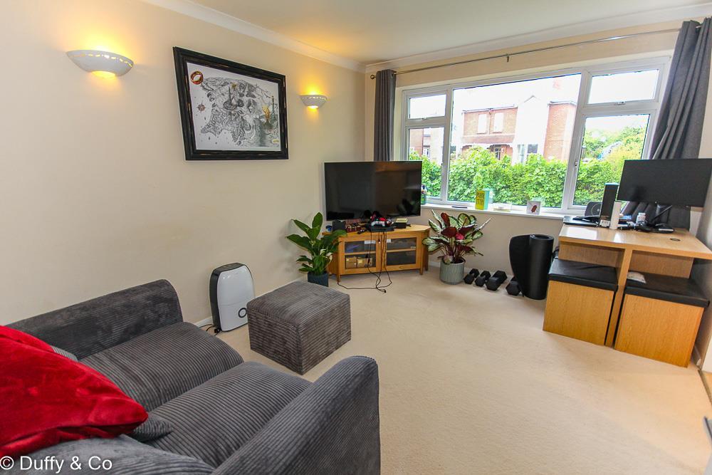 Hatchgate Close, Cuckfield, Haywards Heath 1 bed apartment £800 pcm