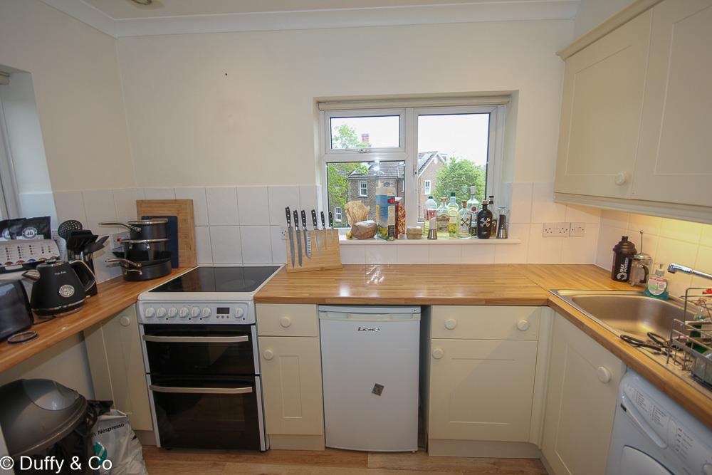 Hatchgate Close, Cuckfield, Haywards Heath 1 bed apartment £800 pcm