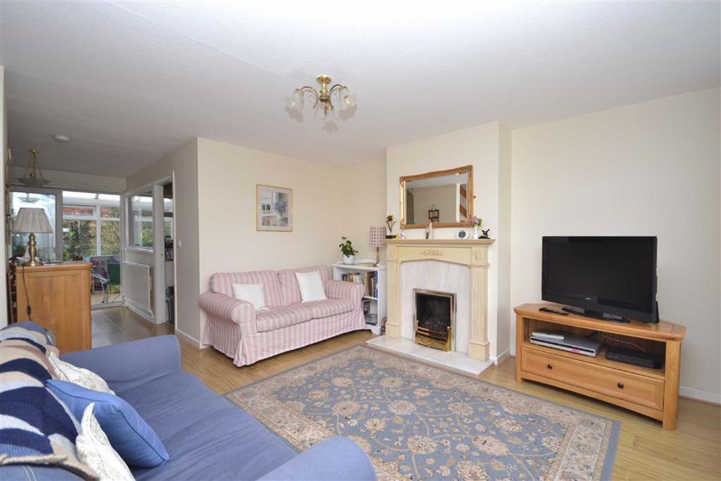 Ninelands Lane, Garforth, Leeds, LS25 3 bed semidetached house £225,000