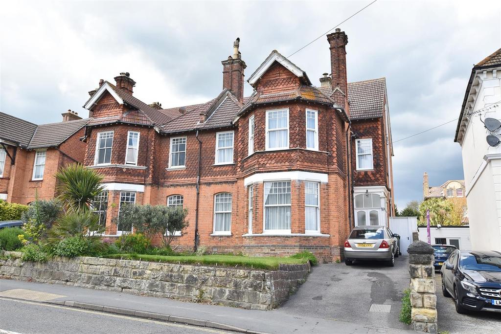Springfield Road, St. LeonardsOnSea 6 bed semidetached house £675,000