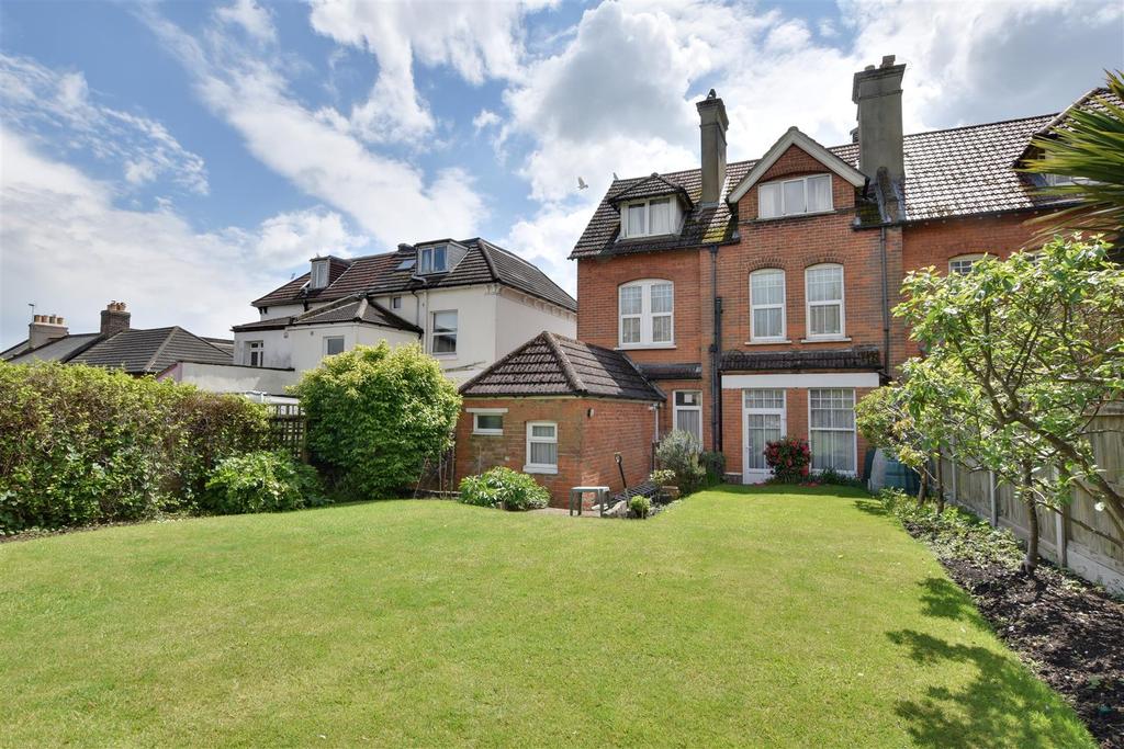 Springfield Road, St. LeonardsOnSea 6 bed semidetached house £675,000