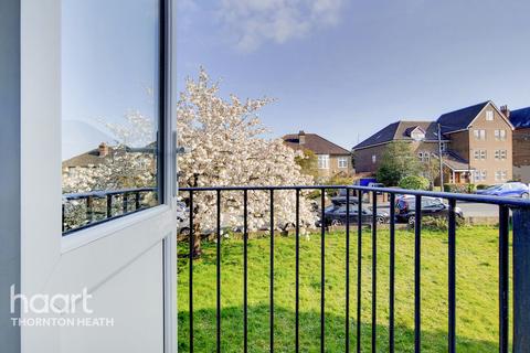 9d Warminster Road, London, SE25 4DP