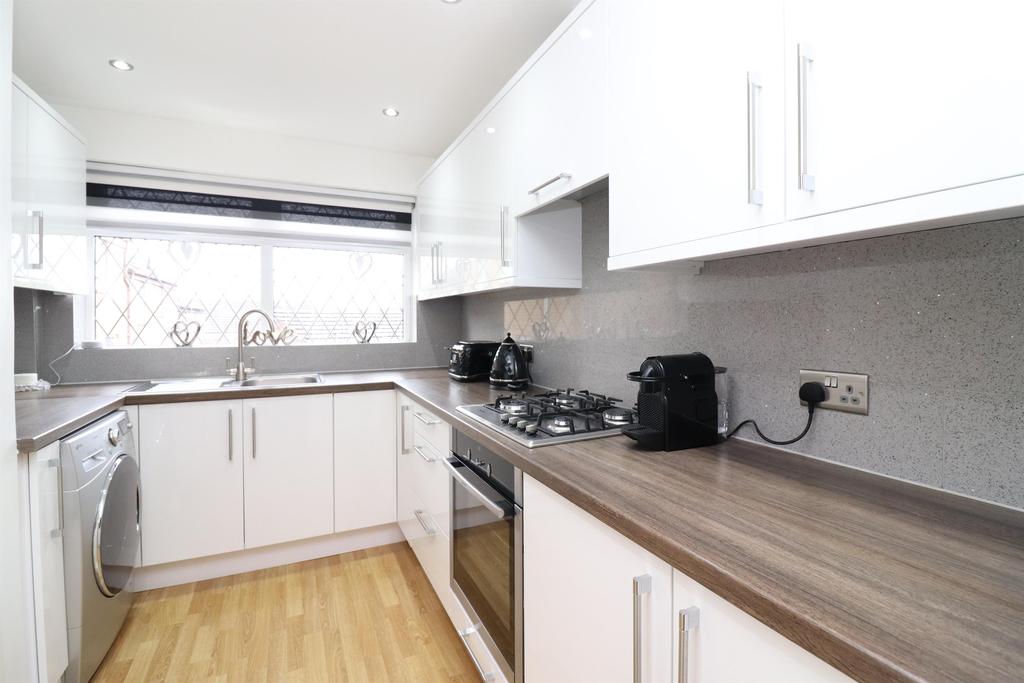 Parklands Way, Blackburn, BB2 4RF 3 bed townhouse £600 pcm (£138 pw)