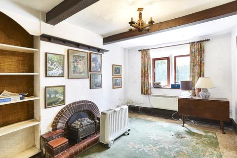 4, New Tame Denshaw Road, Delph, Oldham, OL3 5TS