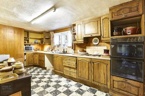 4, New Tame Denshaw Road, Delph, Oldham, OL3 5TS