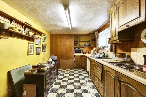 4, New Tame Denshaw Road, Delph, Oldham, OL3 5TS