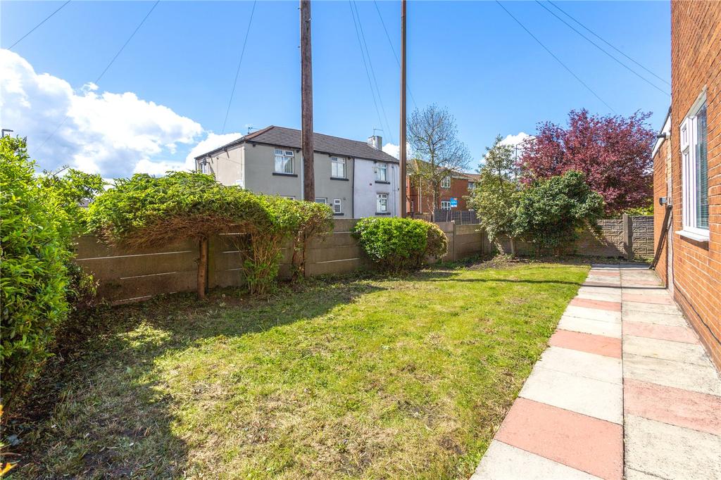 Taunton Green, AshtonunderLyne, OL7 3 bed townhouse £215,000