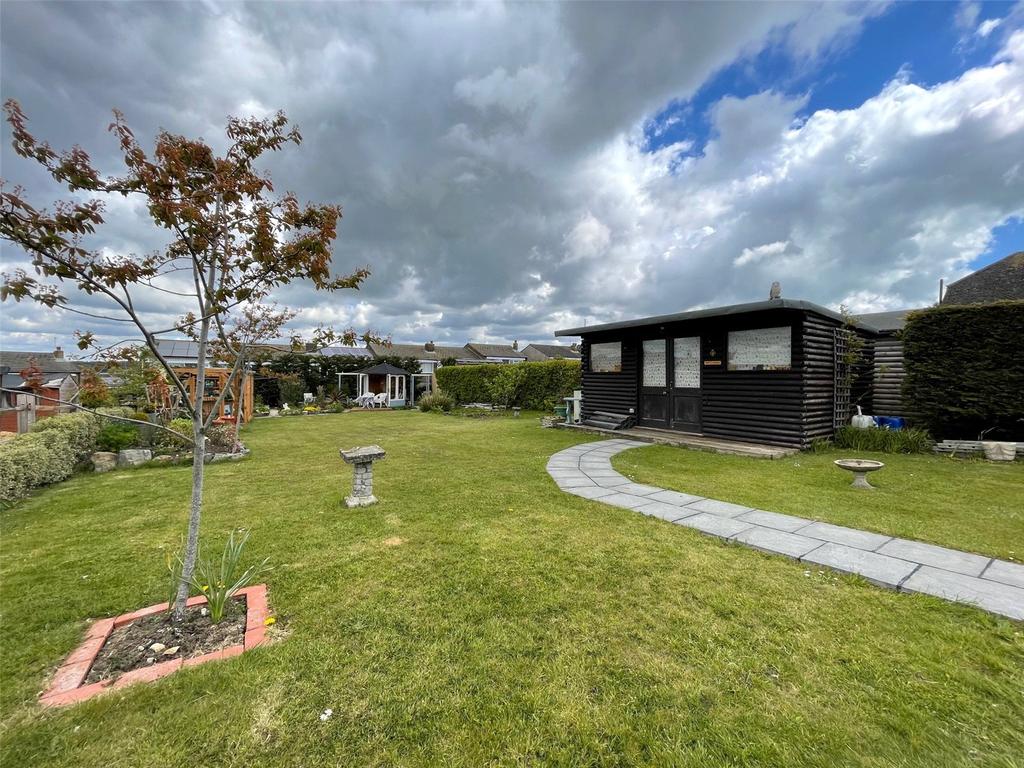 Brodrick Road, Hampden Park, Eastbourne, BN22 4 bed bungalow £449,000