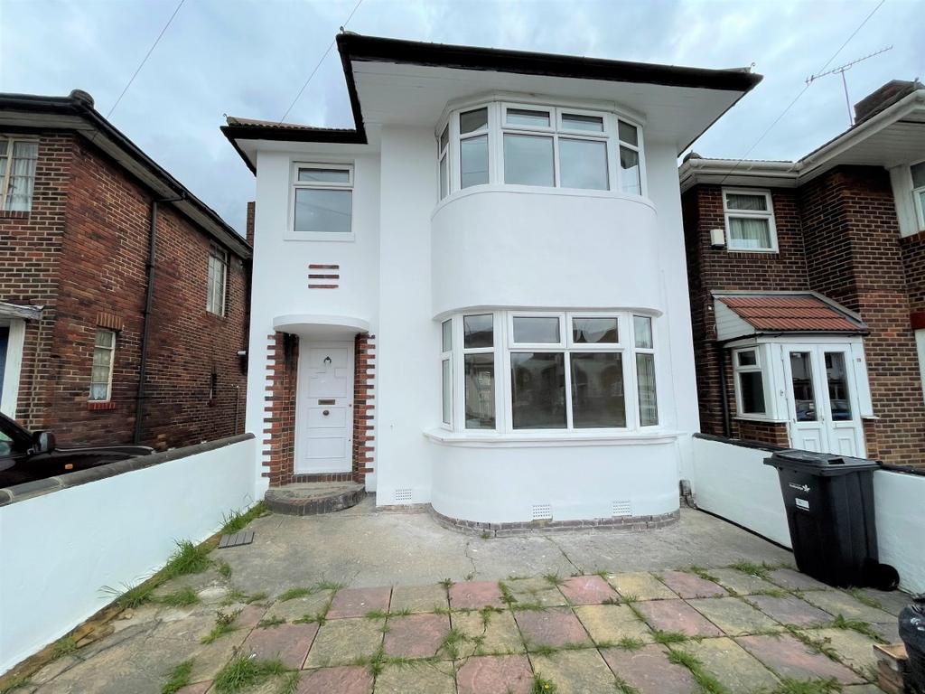 Forterie Gardens, Goodmayes 3 bed semidetached house to rent £2,200