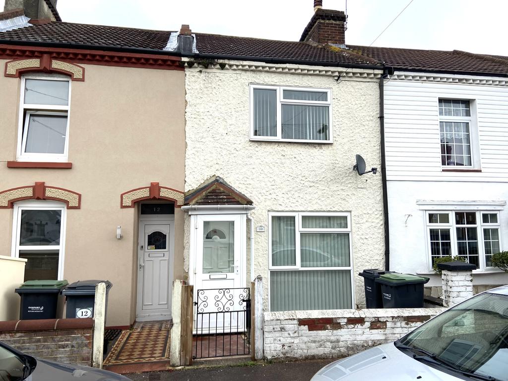 Harcourt Road, Gosport PO12 2 bed terraced house £850 pcm (£196 pw)