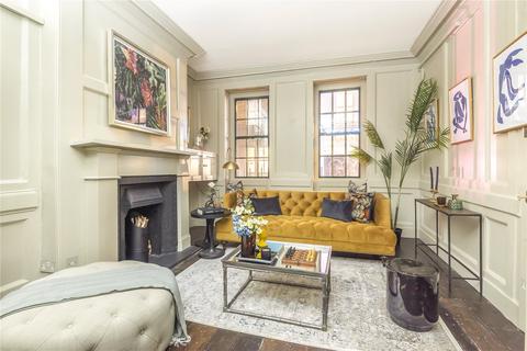 4 bedroom terraced house to rent, D'arblay Street, London, W1F
