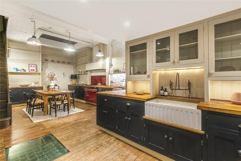 4 bedroom terraced house to rent, D'arblay Street, London, W1F