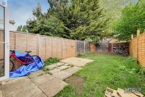 13 Blisworth Close, Hayes, UB4 9RF