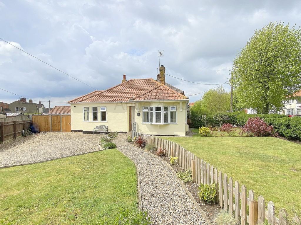 Marlborough Road, Oulton Broad, Lowestoft 2 bed detached bungalow for sale £220,000