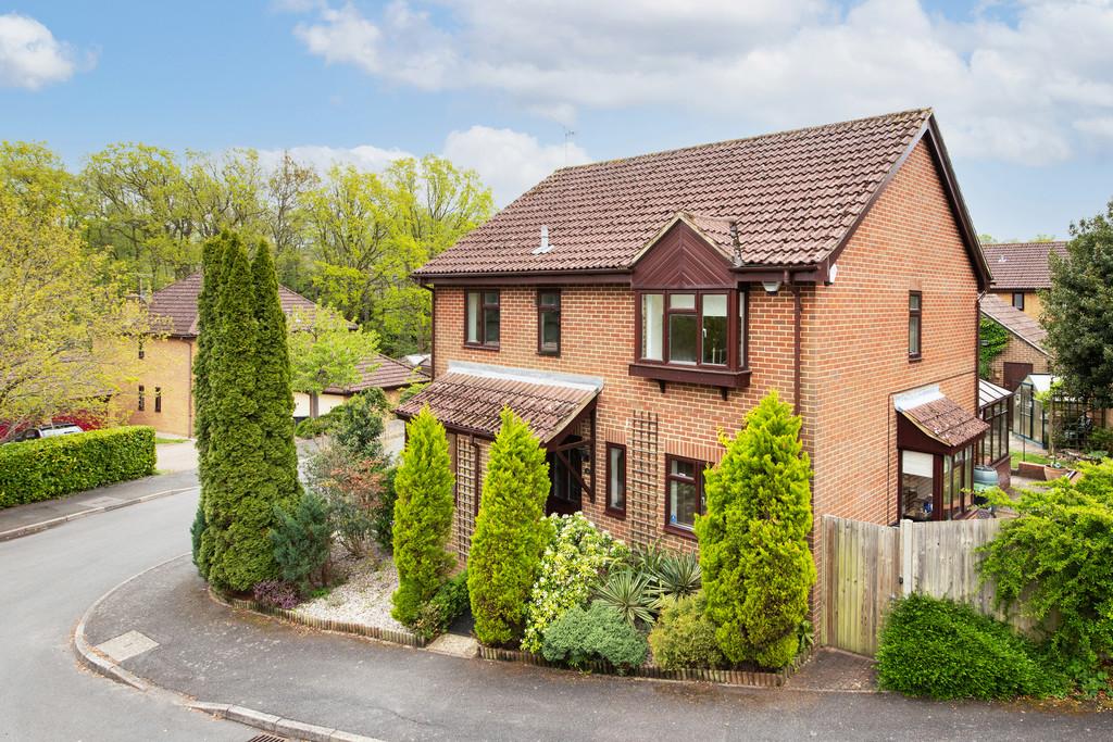 Overton Shaw, East Grinstead 4 bed detached house £650,000