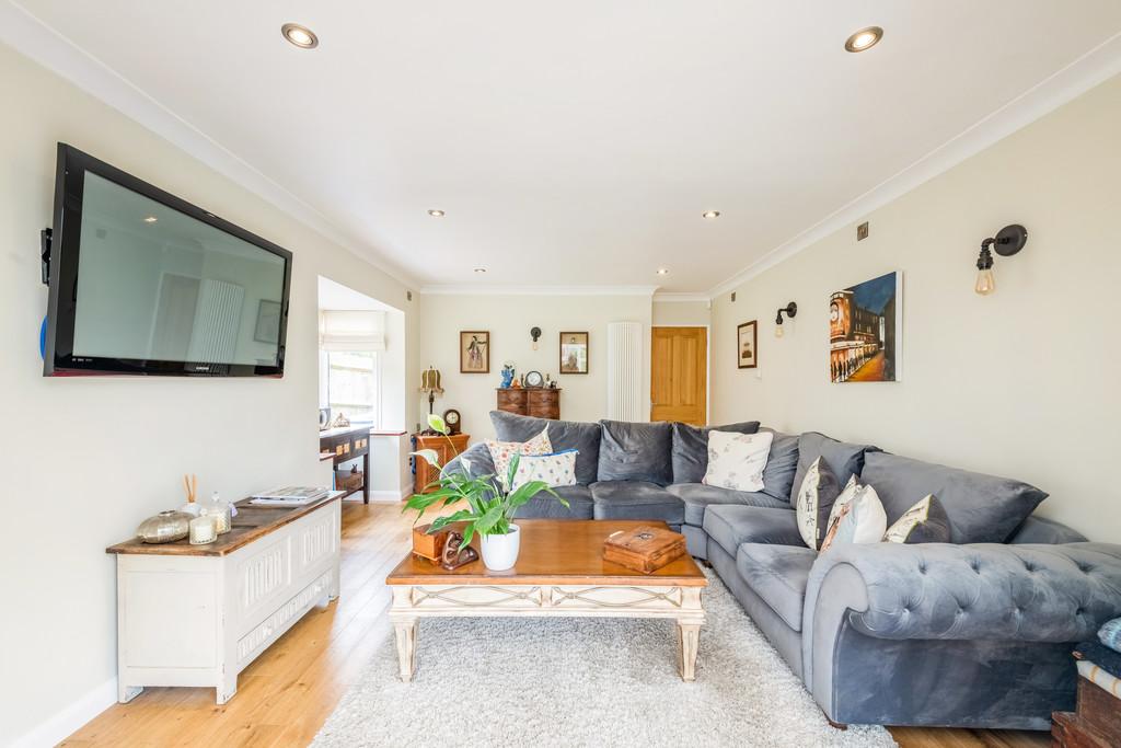 Overton Shaw, East Grinstead 4 bed detached house £650,000