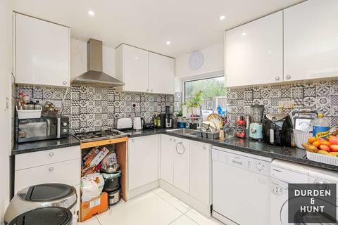 3 bedroom terraced house for sale - Shillibeer Walk, Chigwell