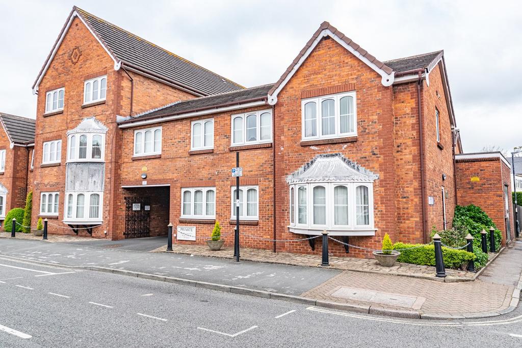 Henry St, Lytham, FY8 1 bed flat £145,000