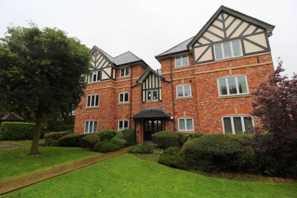 Eton Drive, Cheadle SK8 3 bed apartment to rent £1,300 pcm (£300 pw)